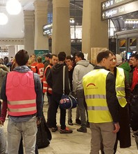 Migrationsverket tar emot flyktingar på Stockholms centralstation. Foto: Privat