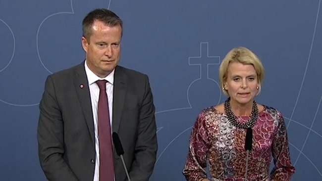 Anders Ygeman och Åsa Regnr på regeringens pressträff. Foto: <a href=