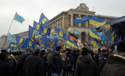 Svoboda-anhängare häktad i Malmö tingsrätt — Rätten: Försökte knivmörda MFF-supportern