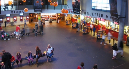 Biobesökande barnen ville se Kung Fu Panda — Blev vittnen till verkligt slagsmål mellan vuxna män