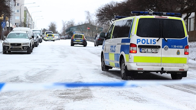 Dubbelmordet i Hallonbergen: Kvinnan fick halsen avskuren: "De satt och skrattade"