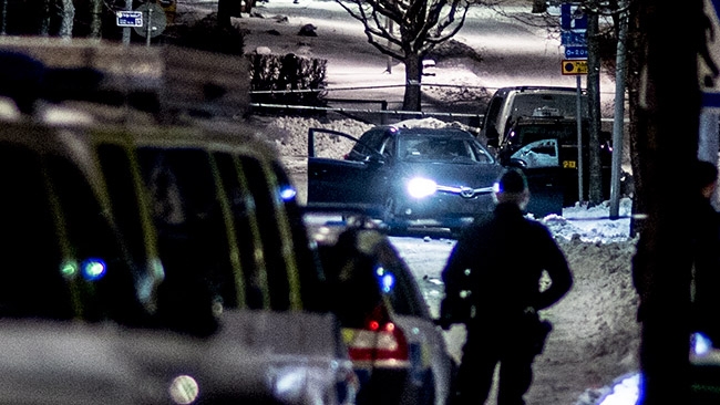 Två ihjälskjutna – Massivt polispådrag i norra Stockholm