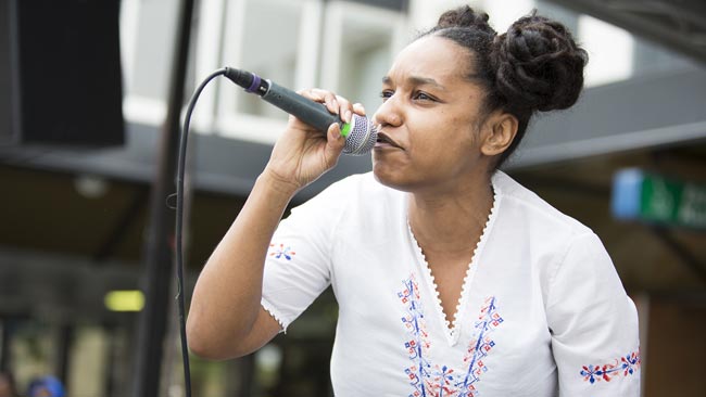 Det var inte bara Löfven som talade i Rinkeby på Nationaldagen. Foto: Nyheter Idag