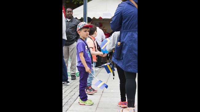 Det förekom även flaggviftande i RInkeby på Nationaldagen. Foto: Nyheter Idag