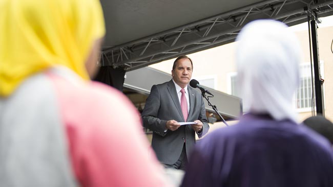 Stefan Löfven håller tal i Rinkeby. Foto: Nyheter Idag