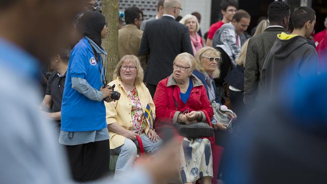 Även äldre människor var på plats för att lyssna i Rinkeby. Foto: Nyheter Idag