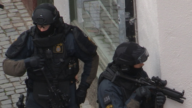 Insatsstyrkan var på helspänn. Foto: Chang Frick / Nyheter Idag