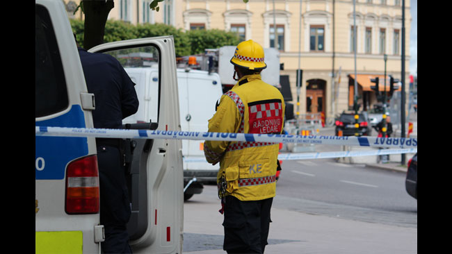 Här ser vi en räddningsledare. Foto: Amy Unsworth / Nyheter Idag