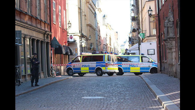 Både Lilla och Stora Nygatan var rejält avspärrade. Foto: Amy Unsworth / Nyheter Idag