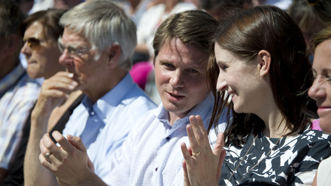 Erik Ullenhag och Birgitta Olsson mös i solskenet. Foto: Sven Pernils / Nyheter Idag