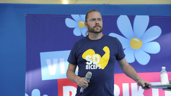 Jörgen Fogelklou underhöll publiken innan Åkessons tal. Foto: Sven Pernils / Nyheter Idag