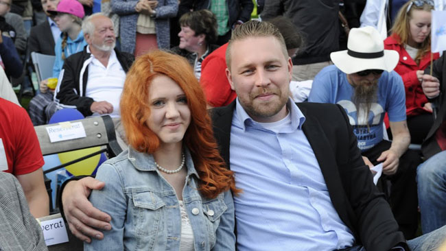 Här ser vi Mattias Karlsson med sällskap inför Åkessons tal. Foto: Sven Pernils / Nyheter Idag