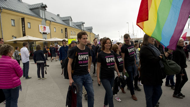 Det var människor från flera partier och organisationer som demonstrerade på Sverigedemokraternas dag. Foto: Nyheter Idag