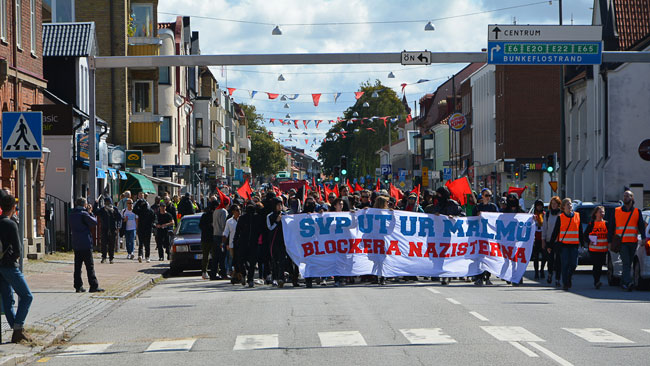 Det var många som deltog i motdemonstrantionen. Foto: Fritz Schibli / TOPNEWS.se
