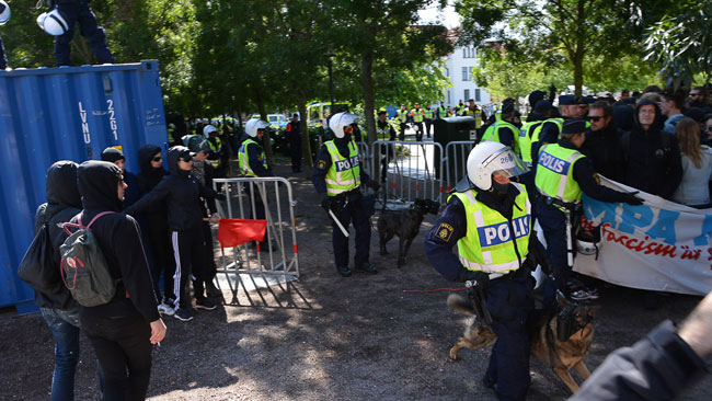 Det var många poliser utkommenderade i Limhamn. Foto: Fritz Schibli / TOPNEWS.se