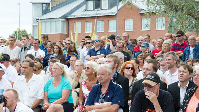 Totalt var det några hundra personer som lyssnade till Åkesson. Foto: Sven Pernils / Nyheter Idag