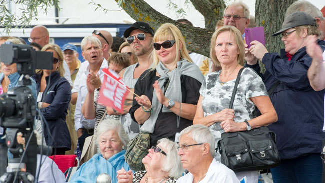 Flaggan med "Heja Jimmie" har varit populär under sommaren. Foto: Sven Pernils / Nyheter Idag