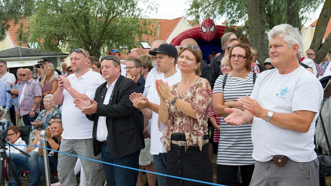 Sittplatserna räckte inte till alla. Foto: Sven Pernils / Nyheter Idag