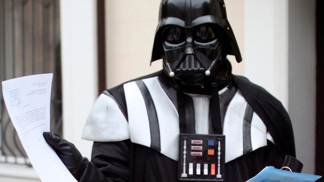 Darth Vader söker väljarnas stöd. Foto: RT.com / Twitter