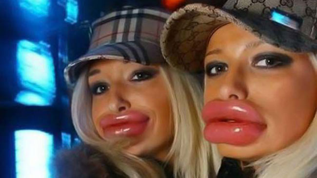 Duckface är ett begrepp för människor med plutande läppar. Bilden föreställer ej tjejen som blev kallad för "rökt anka". Foto: knowyourmeme.com