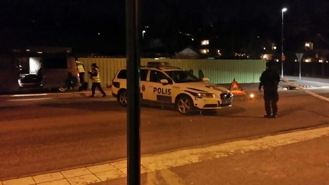 Polisen har spärrat av platsen. Foto: Thomas Gjutarenäfve