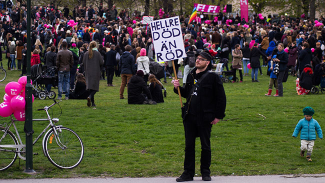 Jakob var även förbi Södermalm där Fi höll första maj-firande. Foto: Chang Frick / Nyheter Idag