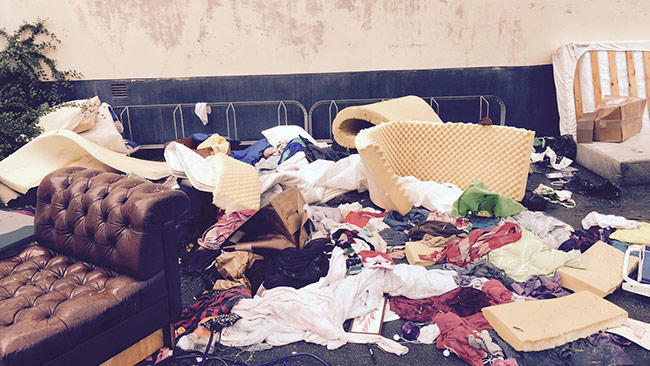 Vänsternätverket "Högdalens vänner" ser inte ut att vilja hålla rent i Högdalen. Foto: Bitte Assarmo / Nyheter Idag