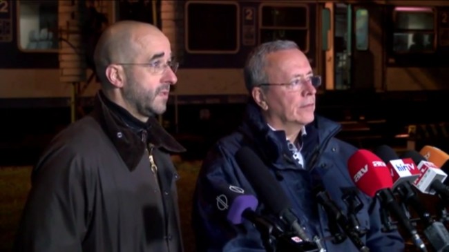 Regeringstalesmannen Zoltán Kovács förklarar för pressen att gränsen till Kroatien stängs. Foto: Ungerns regering