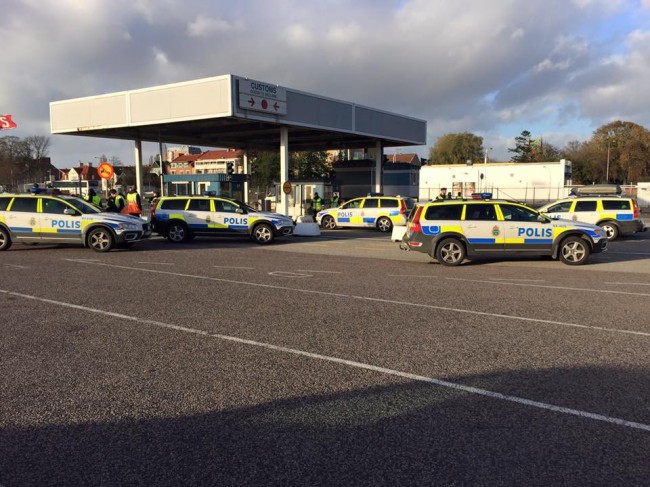 Polisen genomförde gränskontroller i Trelleborg igår. Foto: Per Klarberg