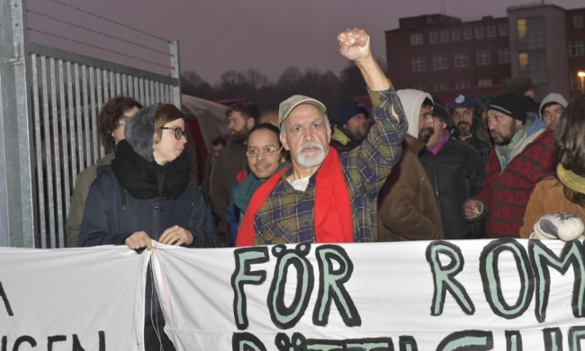 Tidigare demonstration mot den planerade avvecklingen av lägret. Foto: Topnews