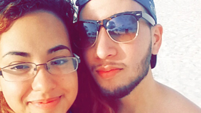 Här hänger de med varandra på stranden.