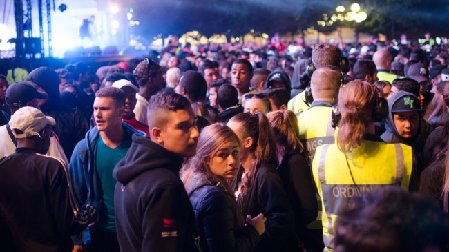 Många ungdomar på festivalens sista kväll