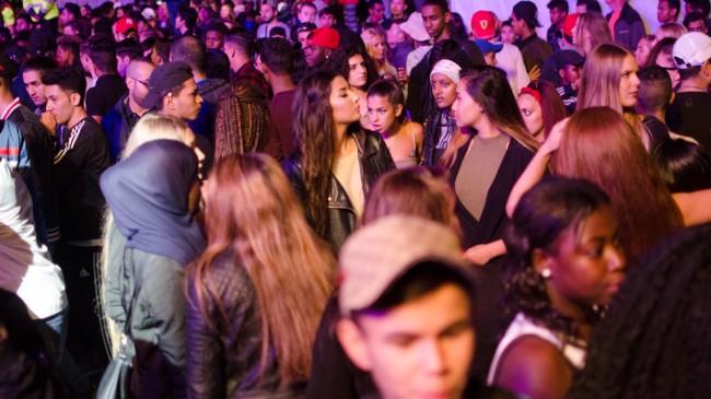 Stor fest i centrala Stockholm