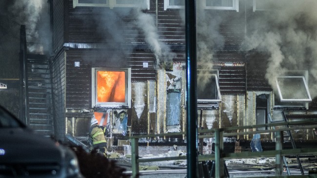 Brandkåren kämpade i flera timmar med att släcka branden. Foto: Nyheter Idag