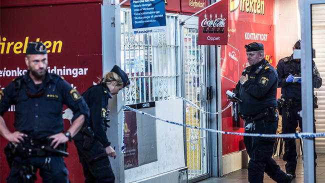 Polis spärrade av på platsen. Foto: Nyheter Idag