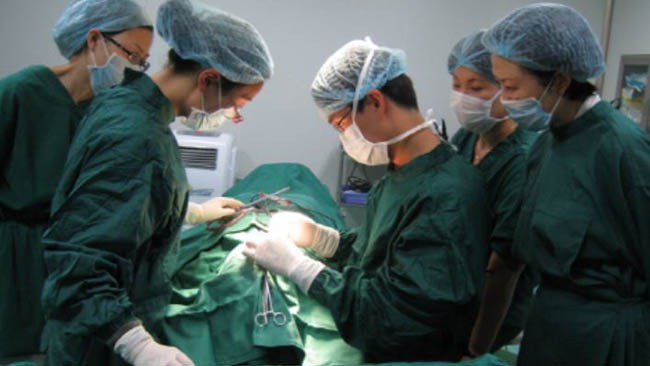 45-åring fick konstgjord penis och blev av med oskulden