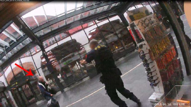 Misstänkt går mot trafikinformationen.