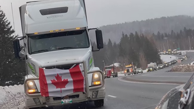 Kanadensiska lastbilschaufförer protesterar mot Trudeau i "frihetskonvoj"