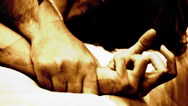 Irakisk duo åtalas – misstänks ha kört upp ölburk i kvinna under våldtäkt