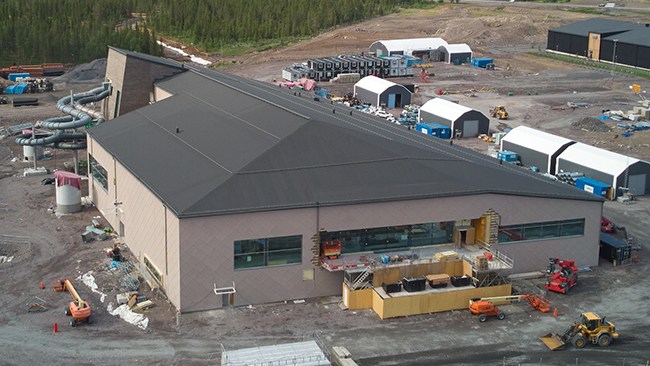 Byggde badhus för miljard – nu blir skolbarn utan mjölk