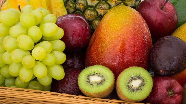 Rödgrön region ville avskaffa personalens frukt och fika – backar