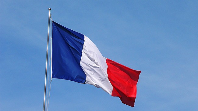 Imam kallade franska flaggan "satanisk" – utvisas till Tunisien